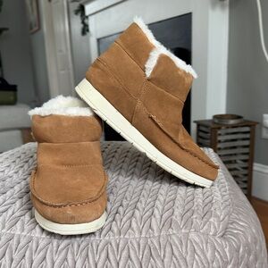 New Sperry Tan Suede Boots with White Faux Fur Trim size 6